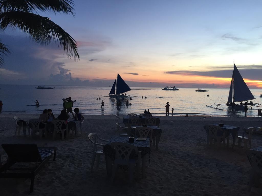 Microtel By Wyndham Boracay Balabag  Exterior photo